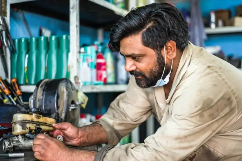 Financial Benefits of Hiring International Diesel Mechanics